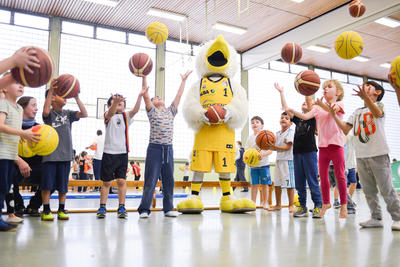 Bild vergrößern: Das Projekt »Sport vernetzt« mit ALBA Berlin in Stadtallendorf soll Kindern vor allem Spaß an Bewegung und Sport vermitteln, so wie hier in Berlin.