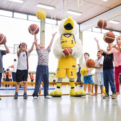 Das Projekt »Sport vernetzt« mit ALBA Berlin in Stadtallendorf soll Kindern vor allem Spaß an Bewegung und Sport vermitteln, so wie hier in Berlin.