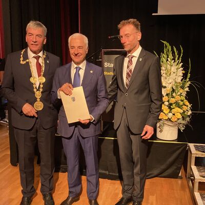 Bürgermeister Somogyi, Carlo Vassallo, Bernd Weitzel Ehrennadel der Stadt